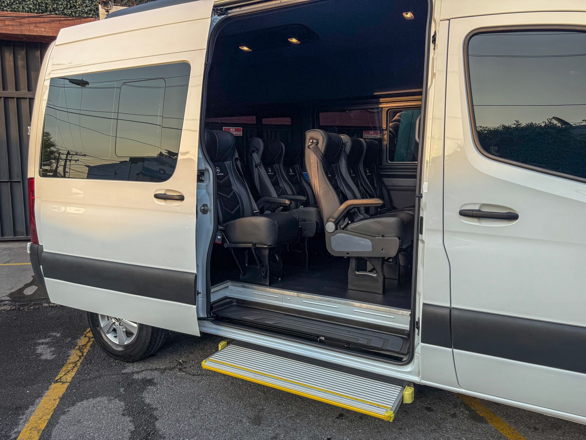 Mercedes-Benz Sprinter 311 Luxury para traslados privados en Guatemala