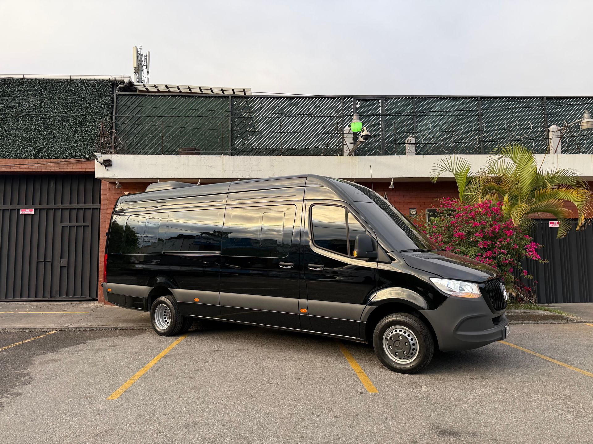 Mercedes-Benz Sprinter 516 Luxury para transporte de grupos en Guatemala