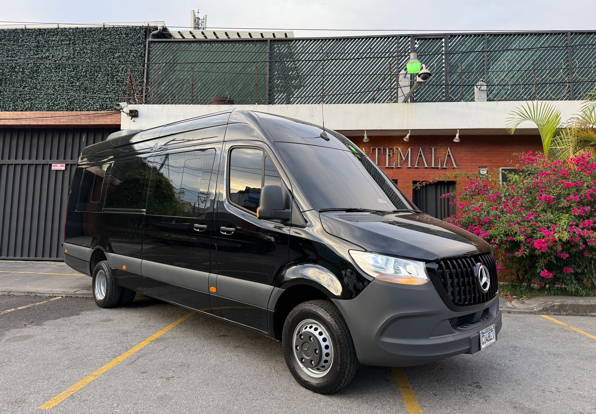 Mercedes-Benz Sprinter 516 Luxury para transporte de grupos en Guatemala