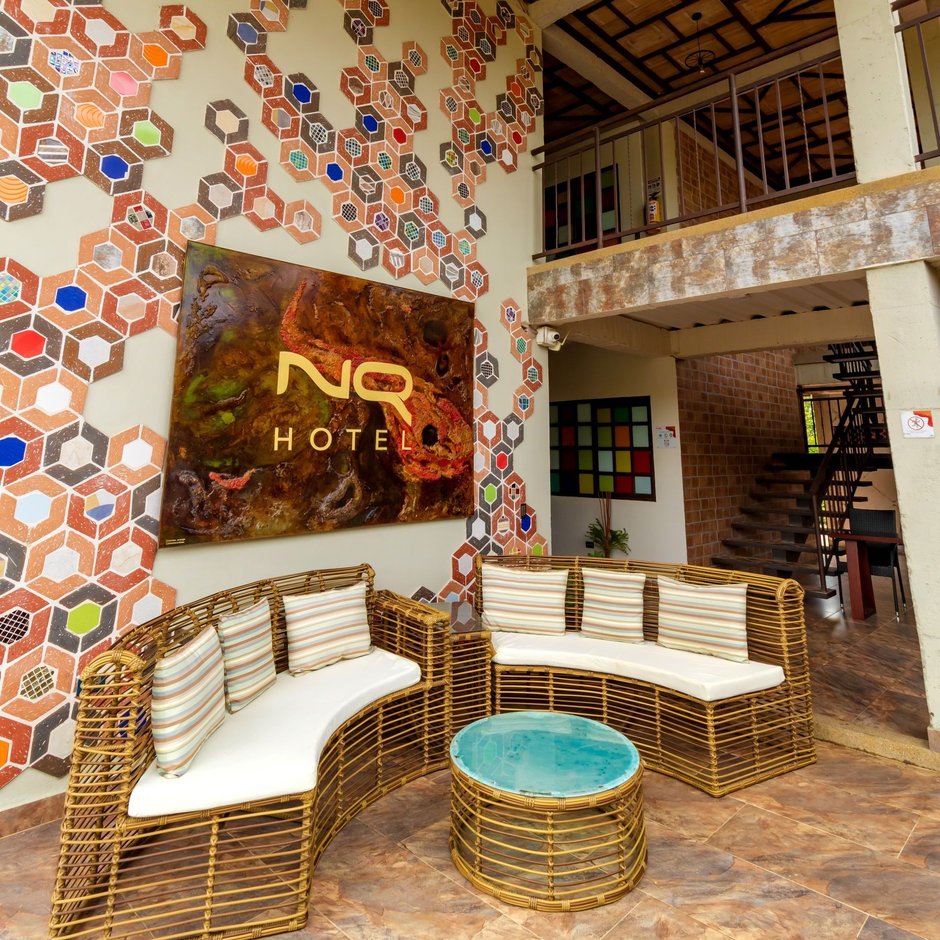 Interior de hotel con diseño acogedor y espacios cómodos en Villavicencio, opción de estadía en hoteles en Villavicencio