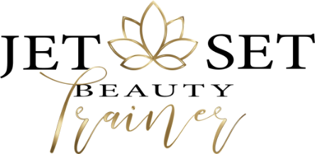 Logo mit dem Text „JET SET BEAUTY Trainer“, goldene Lotusblume.
