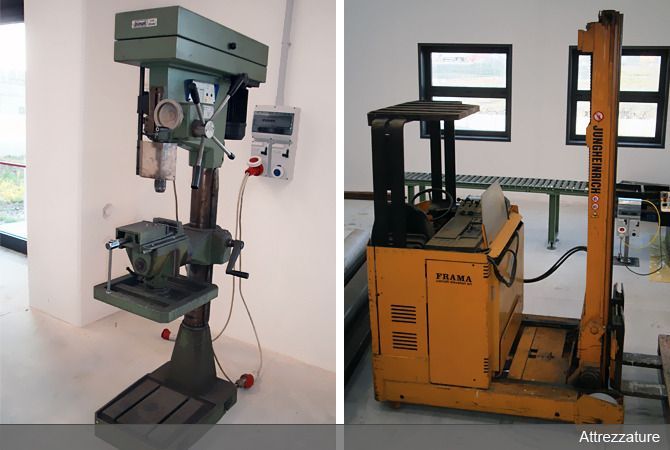 A sinistra: trapano a colonna verde in un'officina; a destra: elevatore industriale giallo accanto a una finestra.