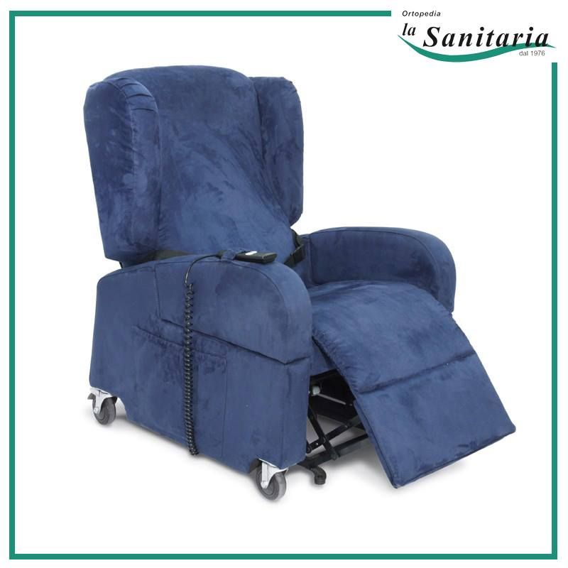 Una poltrona reclinabile blu con la scritta sanitaria sopra