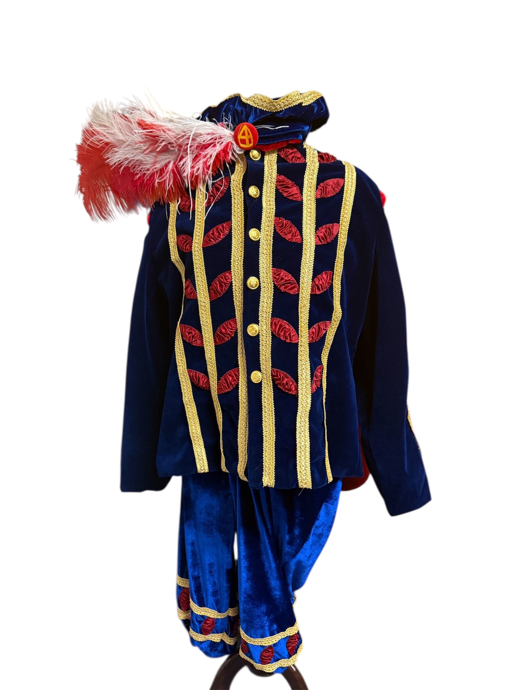 Blauw en goudkleurig speelgoedsoldatenkostuum met rode pluim op een witte achtergrond.