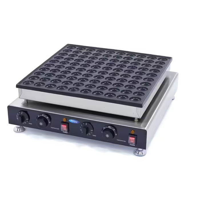 Zwarte tafelmodel takoyaki grill met ronde vormpjes en bedieningsknoppen aan de voorkant op een witte achtergrond.