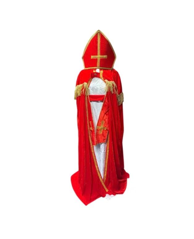 Rood en goudkleurig bisschopsbeeldje met mijter en mantel op een witte achtergrond