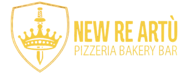 Logo dorato per New Re Artù Pizzeria Bakery Bar con una corona e una spada all'interno di uno scudo sulla sinistra.