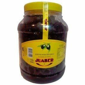 Tarro de conserva de fruta oscura con tapa amarilla y etiqueta amarilla que dice “JUABER”.