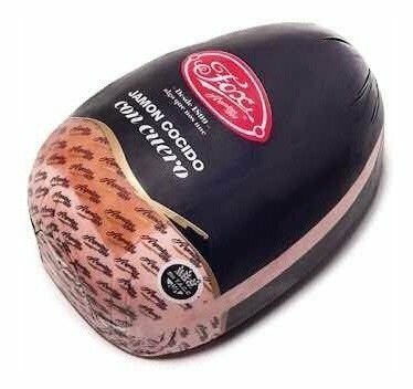 Paquete de jamón cocido Ford negro con logo rosa y extremo de la carne loncheada visible