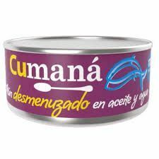 Caballa en aceite enlatada de Cumaná, etiqueta morada con texto amarillo y logotipo de pez azul.