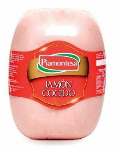Envase de jamón cocido Piamontesa, envase de plástico rosa y rojo para carne con etiqueta.