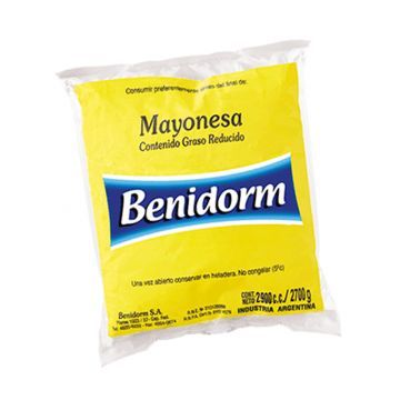 Bolsa amarilla de mayonesa Benidorm con etiqueta azul y texto blanco.
