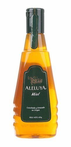 Botella de color ámbar con la etiqueta “Alelaya”, tapón y banda del cuello de color verde oscuro.