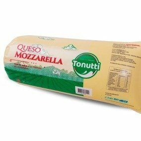 Paquete de queso mozzarella Tonutti en envoltorio beige y verde.
