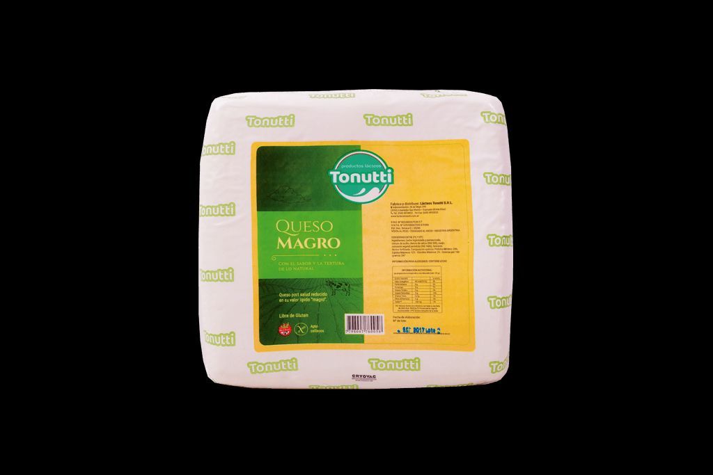 Envase de plástico blanco para productos lácteos con etiqueta verde y amarilla sobre fondo negro.
