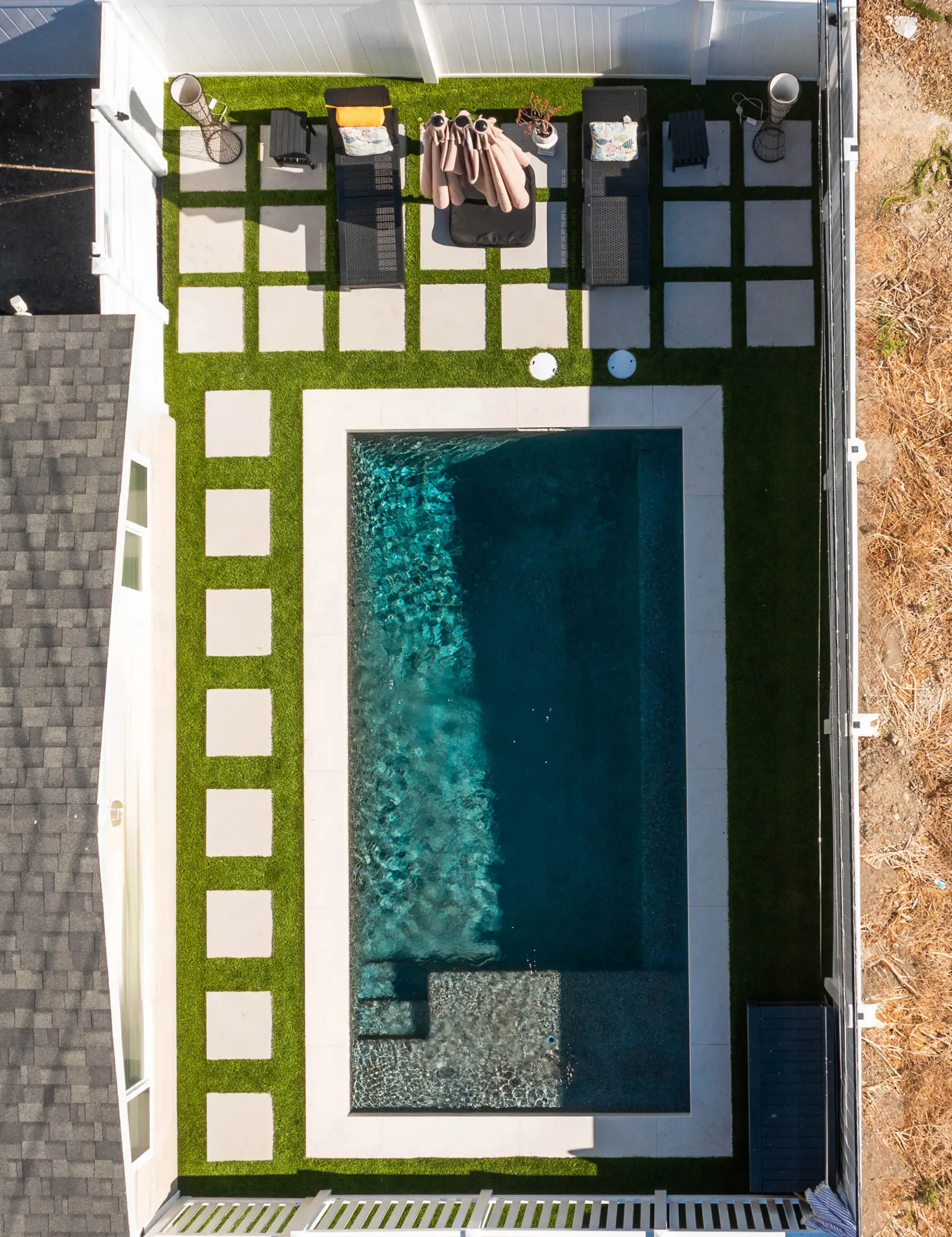 custom pool built by Modul.