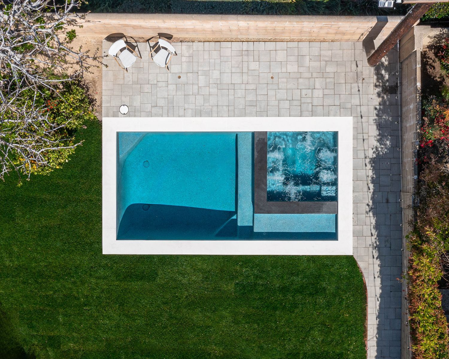 custom pool built by Modul.