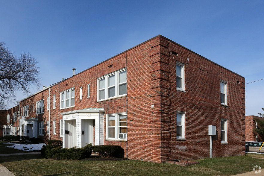 Exterior of Oaklee Village