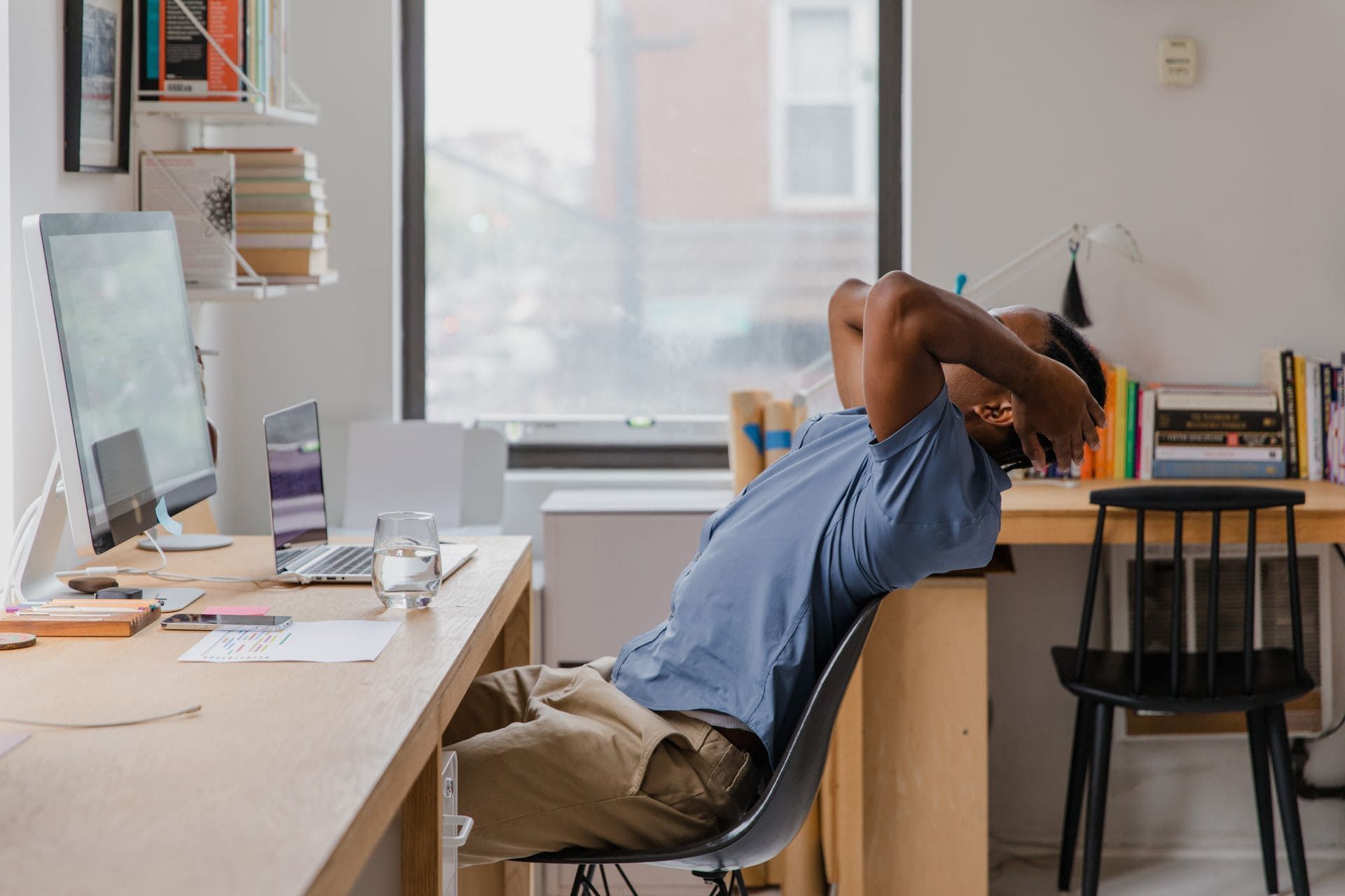 how to set up an ergonomic desk