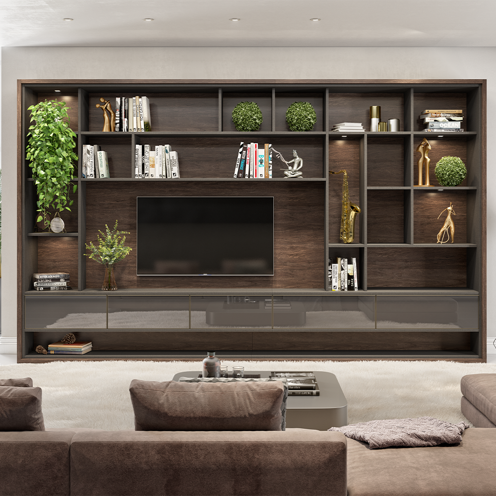 Uma sala de estar com um grande centro de entretenimento e uma TV de tela plana
