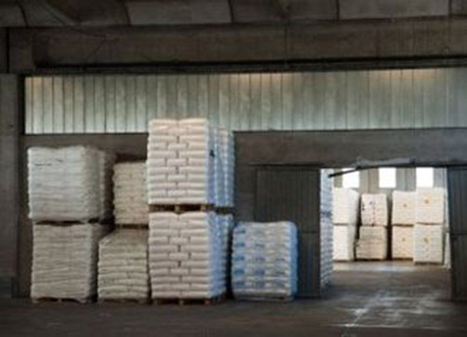 Magazzino con materie plastiche