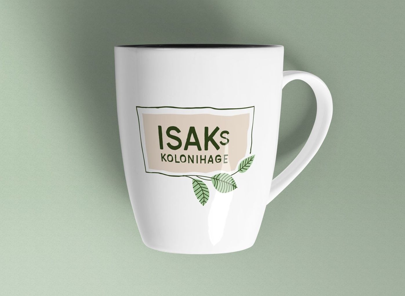 Et hvitt krus med ordet isaks på