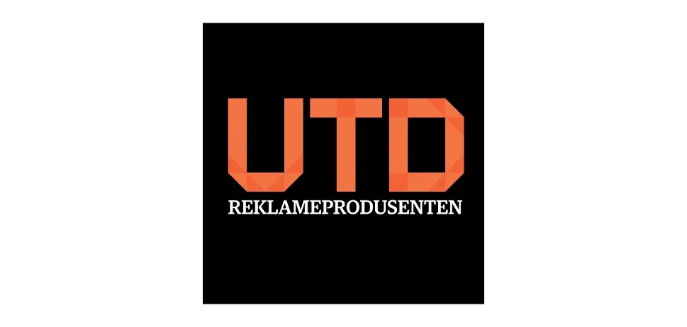 Logo med oransje bokstaver «UTD» over «REKLAMEPRODUSENTEN» på en svart firkant.
