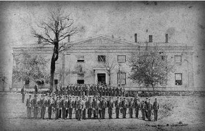 Students at North Georgia College in front of the former Dahlonega Mint