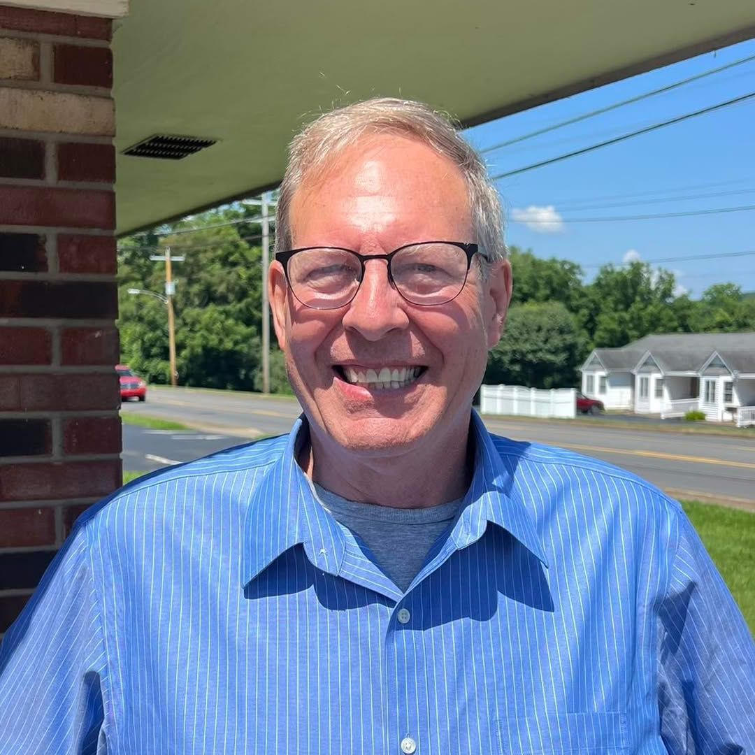 Headshot Picture of Tom Majenski - Licensed Acupuncturist at TLC Massage