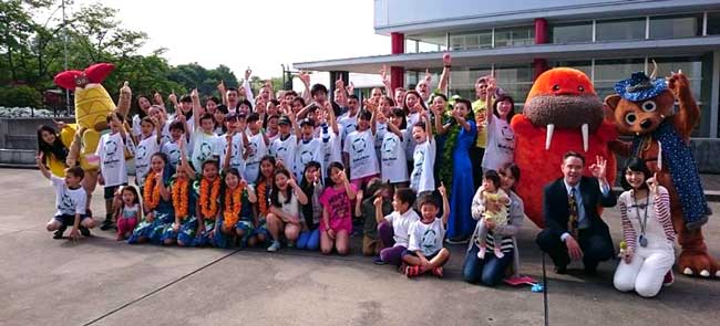 Walkie with volunteers at 2016 Chubu Walkathon