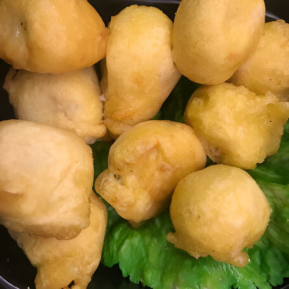 A Close Up Of Fried Potatoes On A Lettuce Leaf — Noosaville Fish Market In Tewantin, QLD