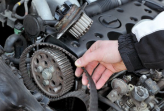 mobile mechanic Cheyenne servicing engine belt
