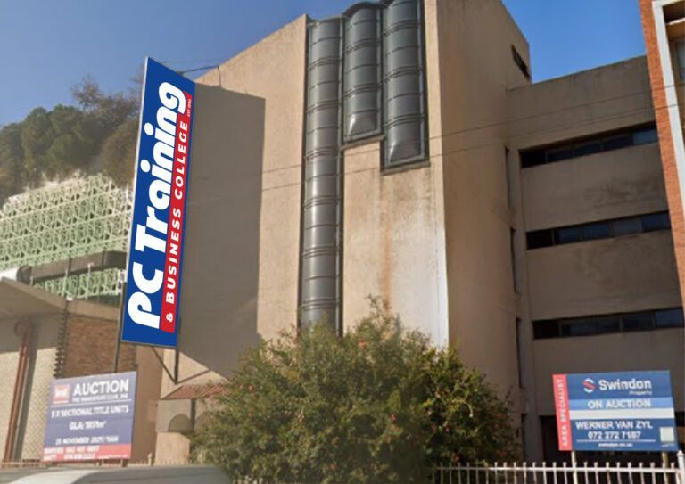 A building with a sign that says pc training business college