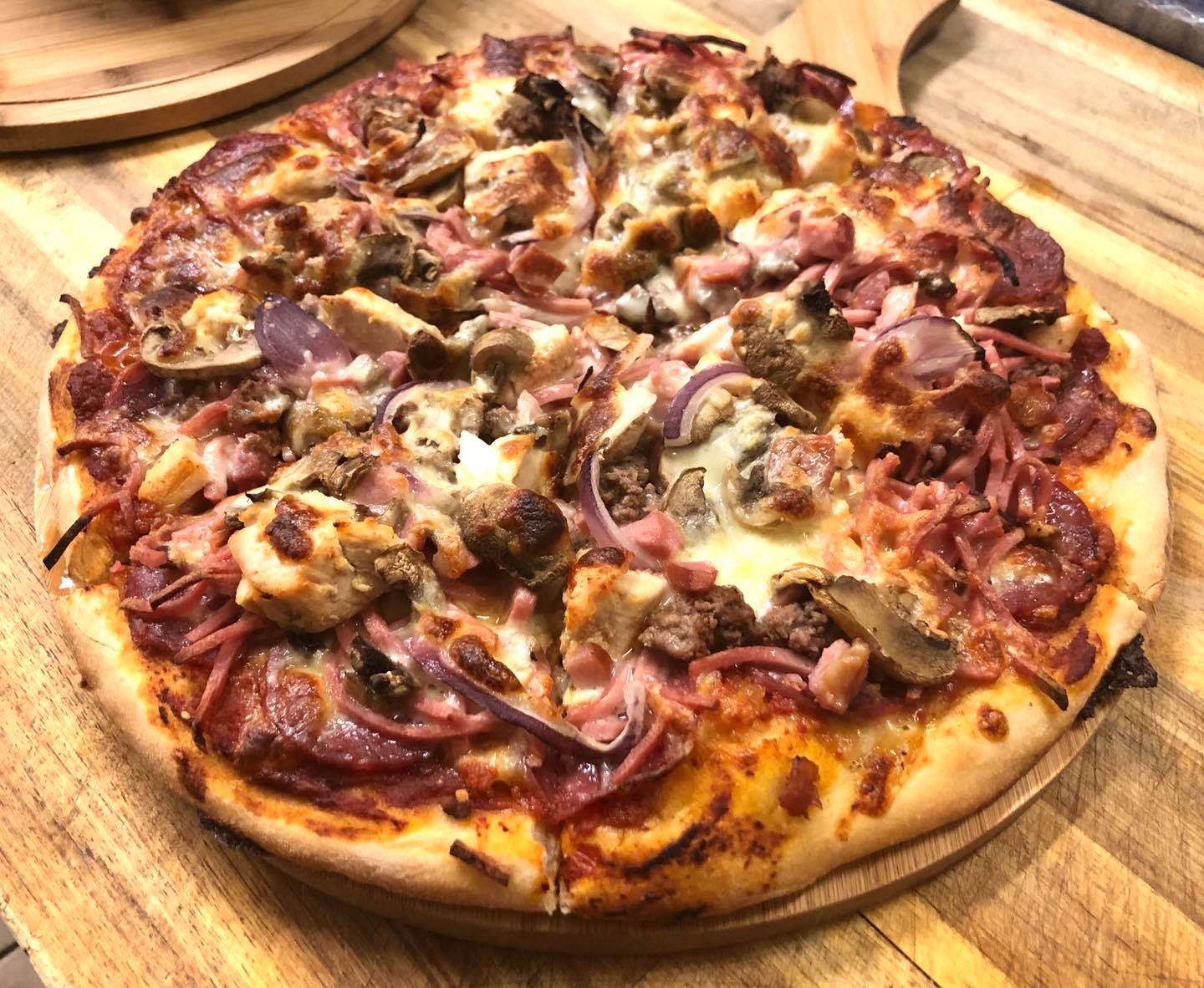 Saunders Beach Bistro and Pizzeria Takeaway Restaurant Food