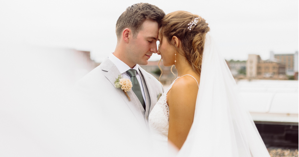 Bride and groom touching foreheads in a romantic wedding portrait, showing how natural wedding photo