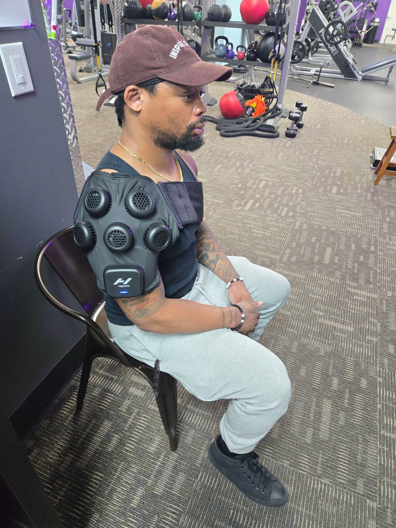 A woman standing still in front of the 3D cameras of KinetiSense during a balance screening. This technology aids in creating a Tailored Treatment plan by identifying specific balance issues and symptoms, which accelerates recovery and reduces the risk of long-term complications.