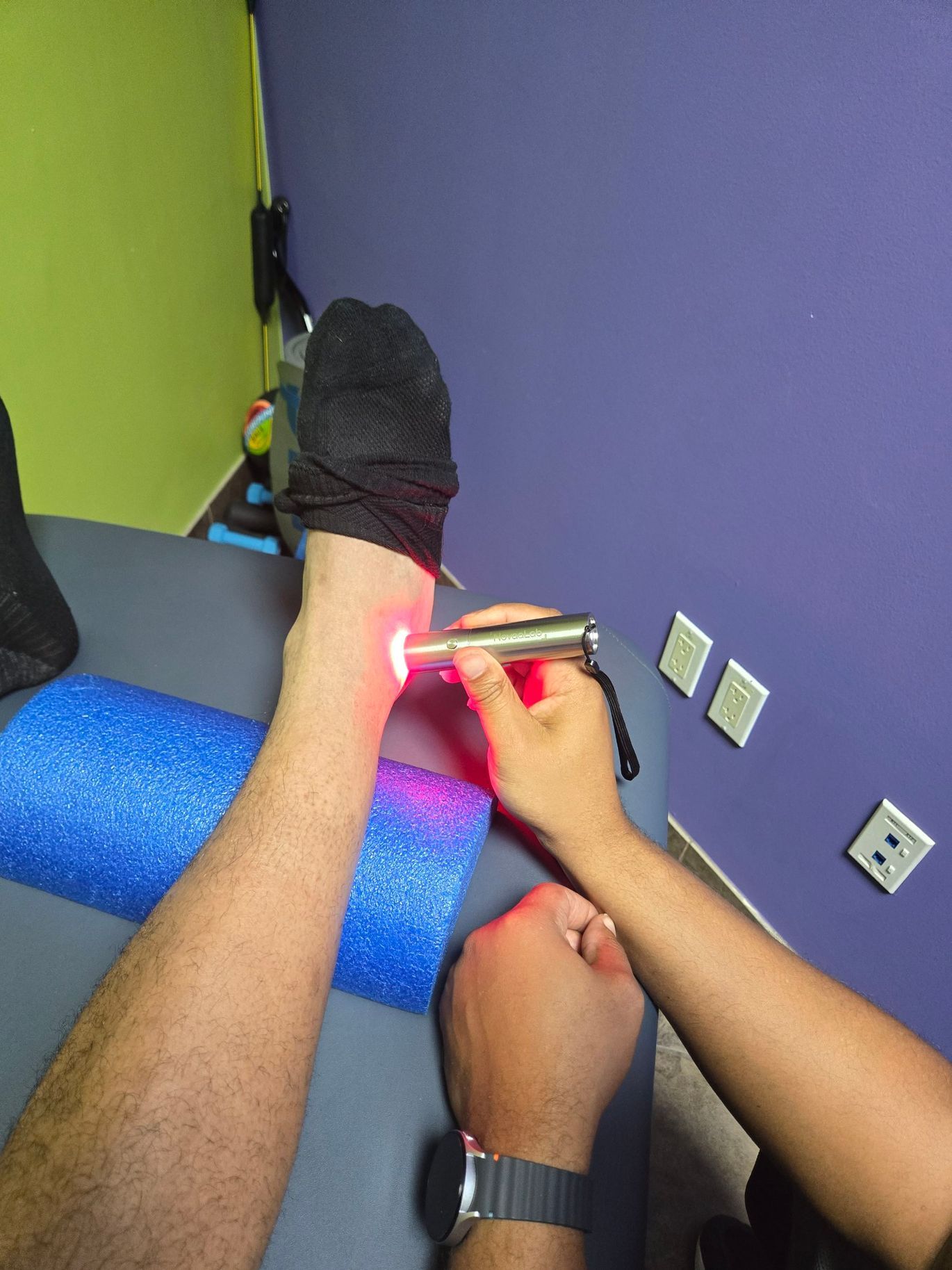 A woman standing still in front of the 3D cameras of KinetiSense during a balance screening. This technology aids in creating a Tailored Treatment plan by identifying specific balance issues and symptoms, which accelerates recovery and reduces the risk of long-term complications.
