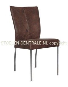 Een moderne eetkamerstoel met bruine, lederen bekleding en slanke, verticale zilverkleurige metalen poten.