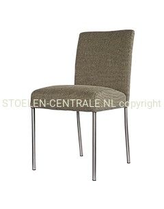 Beige gestoffeerde eetkamerstoel met chromen poten op een witte achtergrond