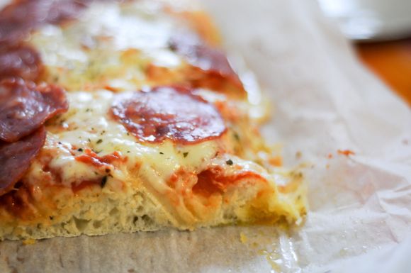 Pizza bianca con pancetta