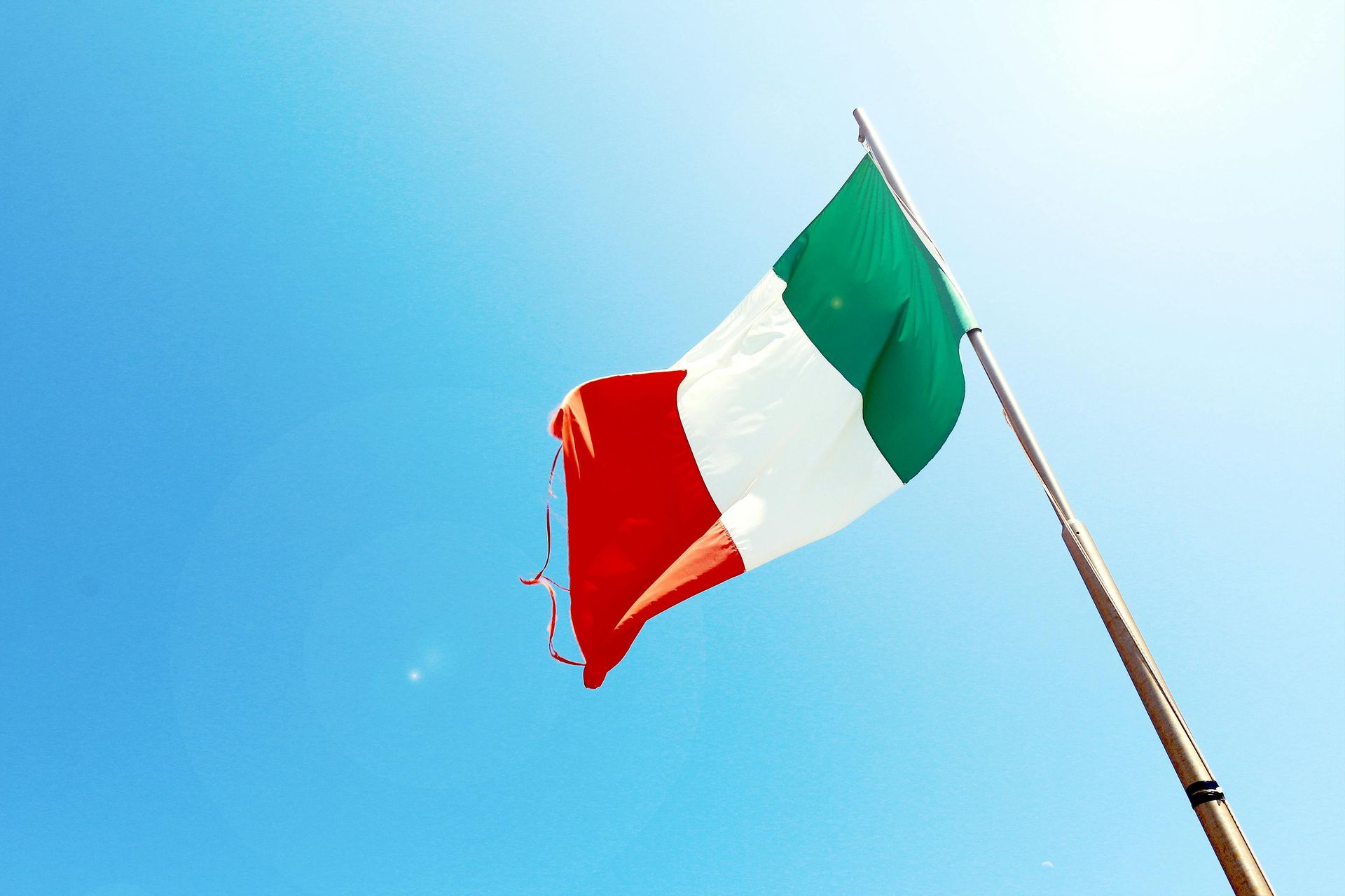 Movimento MAGA di Donald Trump Movimento MAGA di Donald Trump: cos’è, come funziona e perché influenza anche la politica europea
