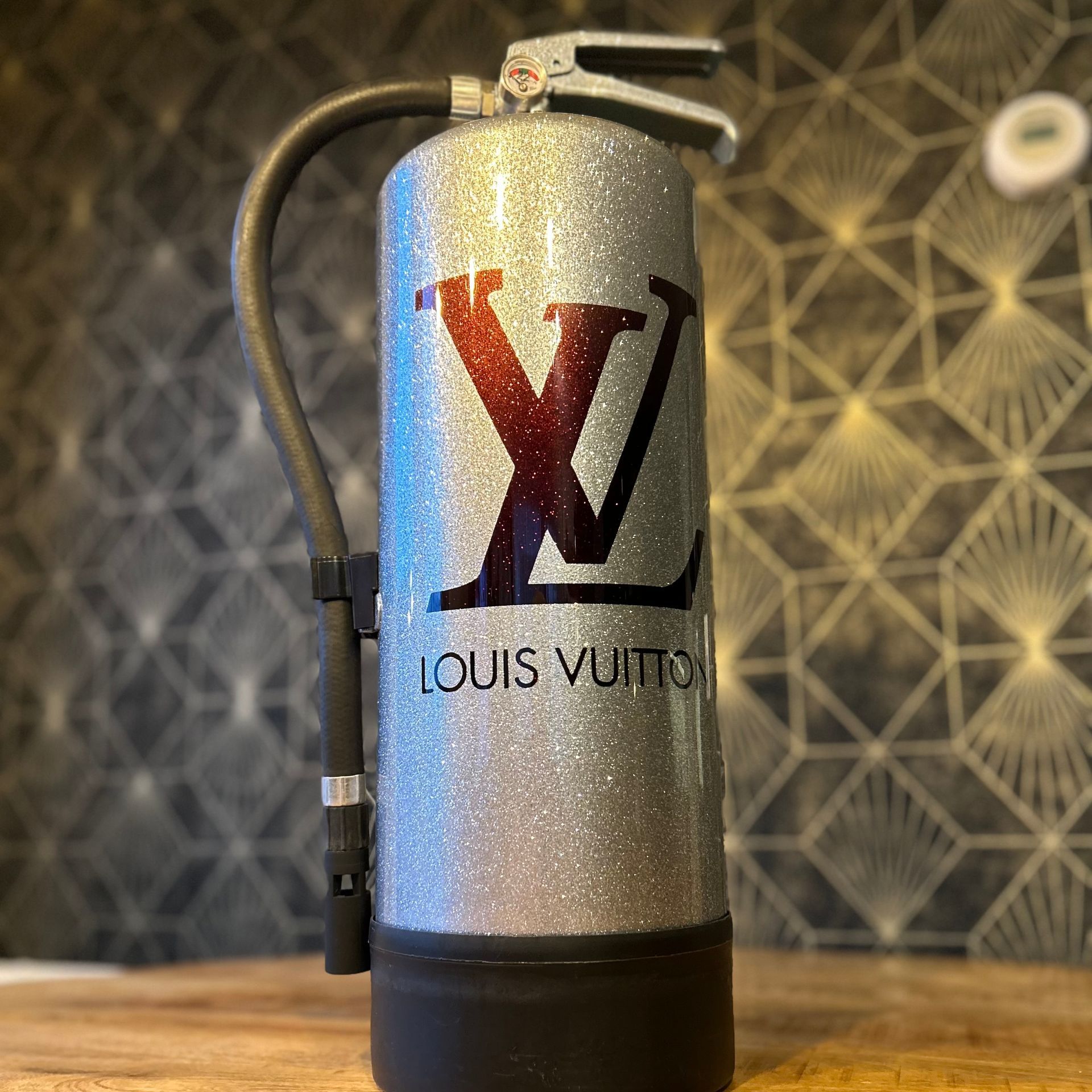 custom brandblusser Louis Vuitton logo LV metalflake glitters