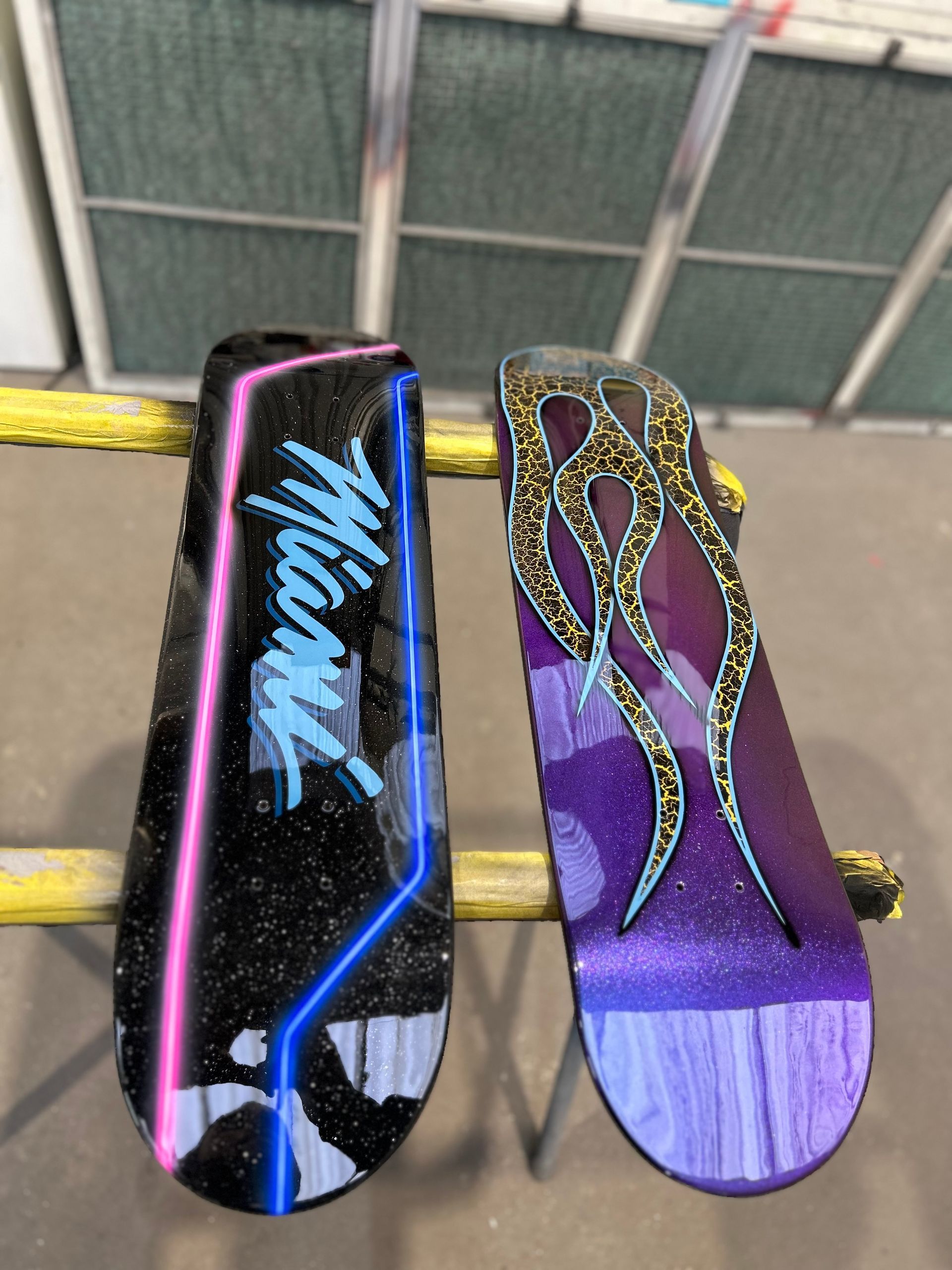 skateboard art streetart popart miami vice neon style special paint flames parelmoer