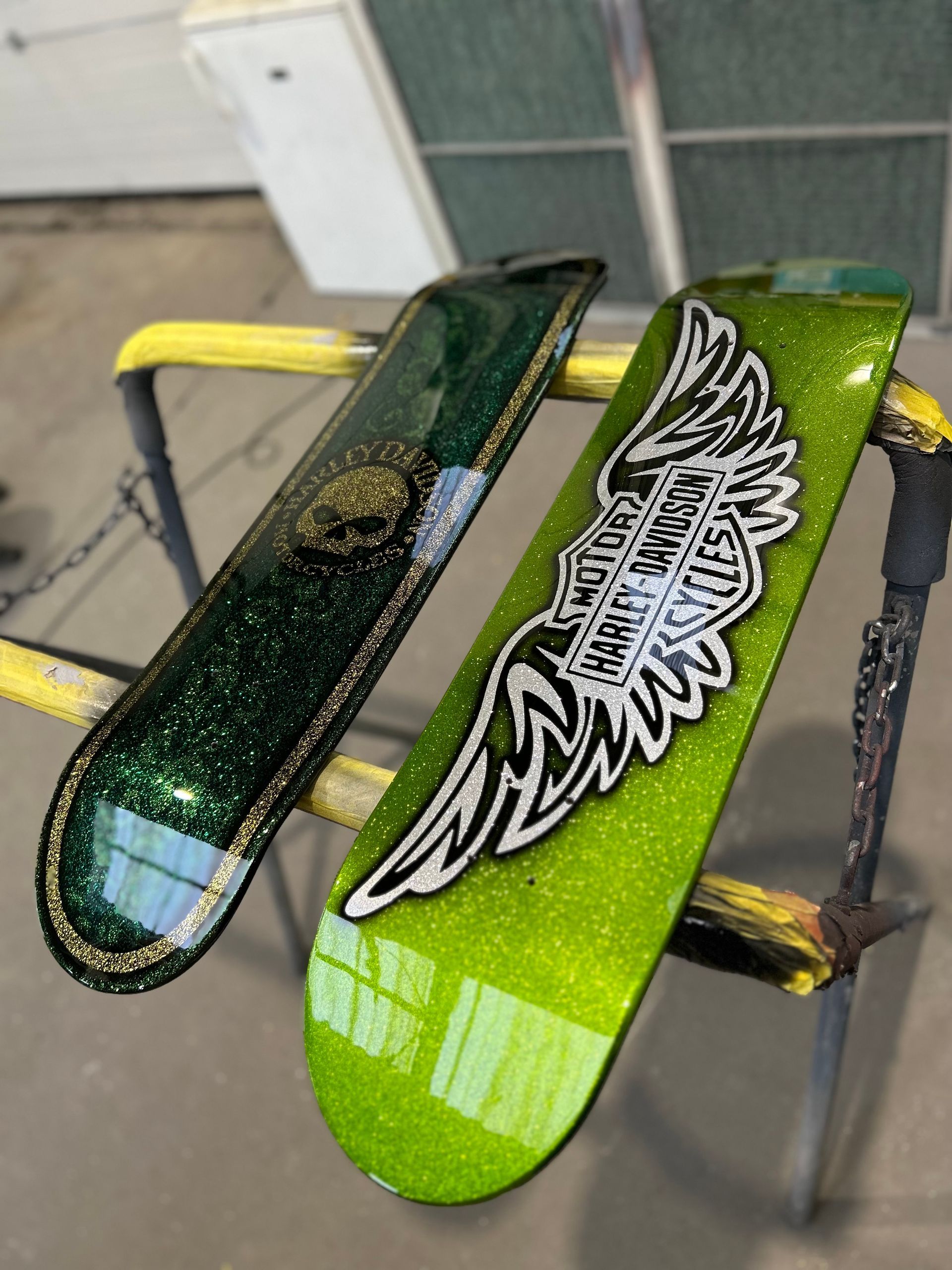 Custom skatenboard art harley davidson logo candy groen metalflake glitters
