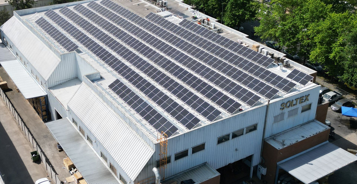 Paneles solares en edificio Casa Matriz Solexte
