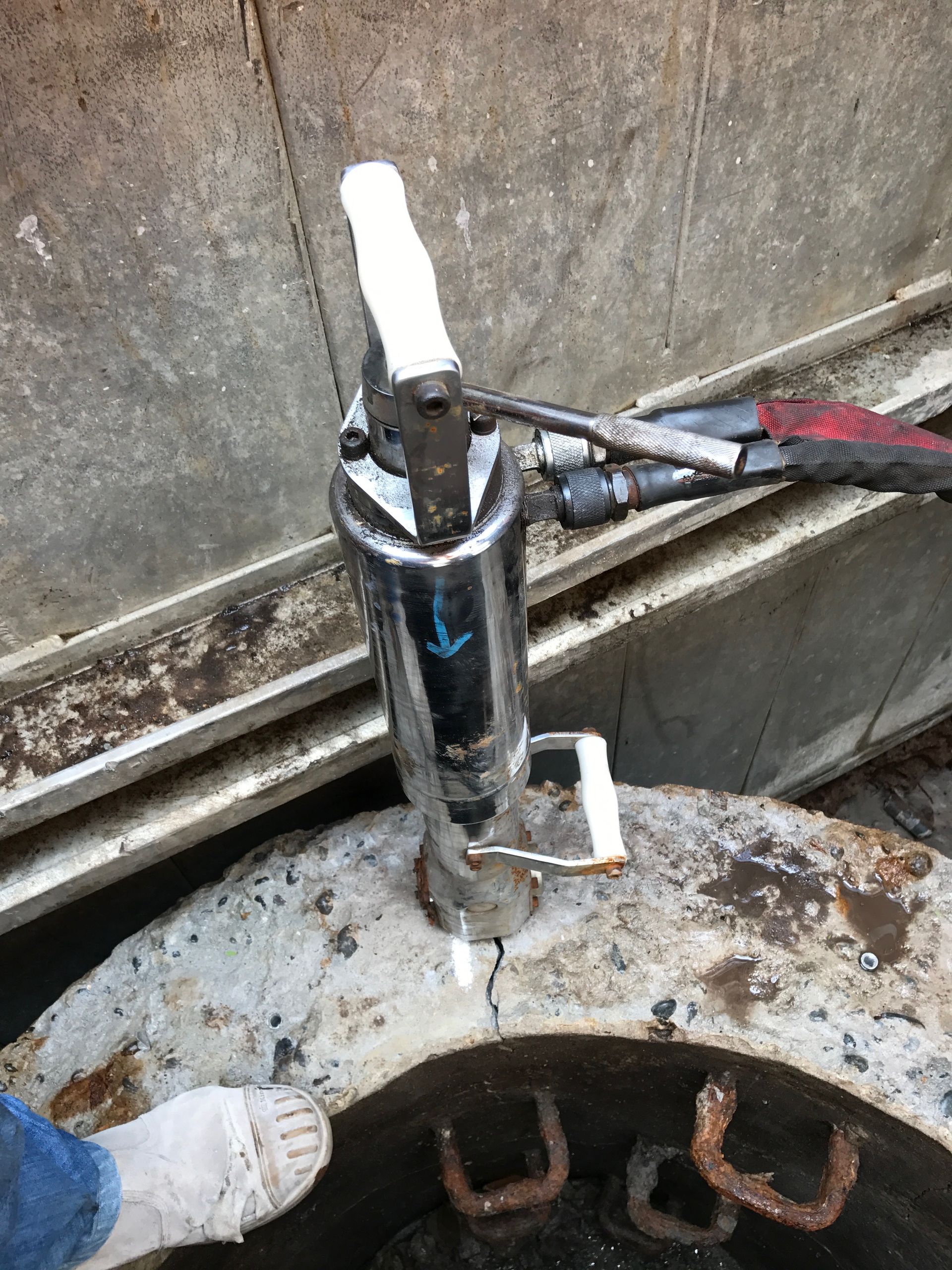 A concrete splitter splitting a concrete wall — Newcastle Cut & Drill In Boolaroo, NSW