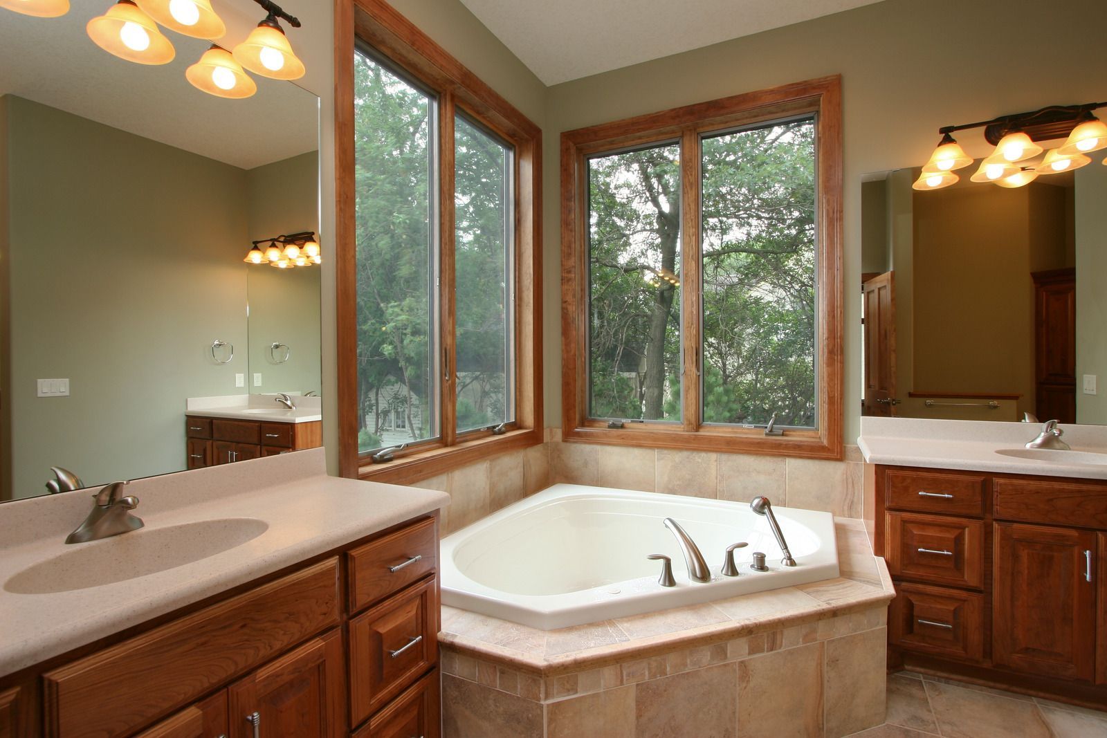 A bathroom with two sinks and a jacuzzi tub