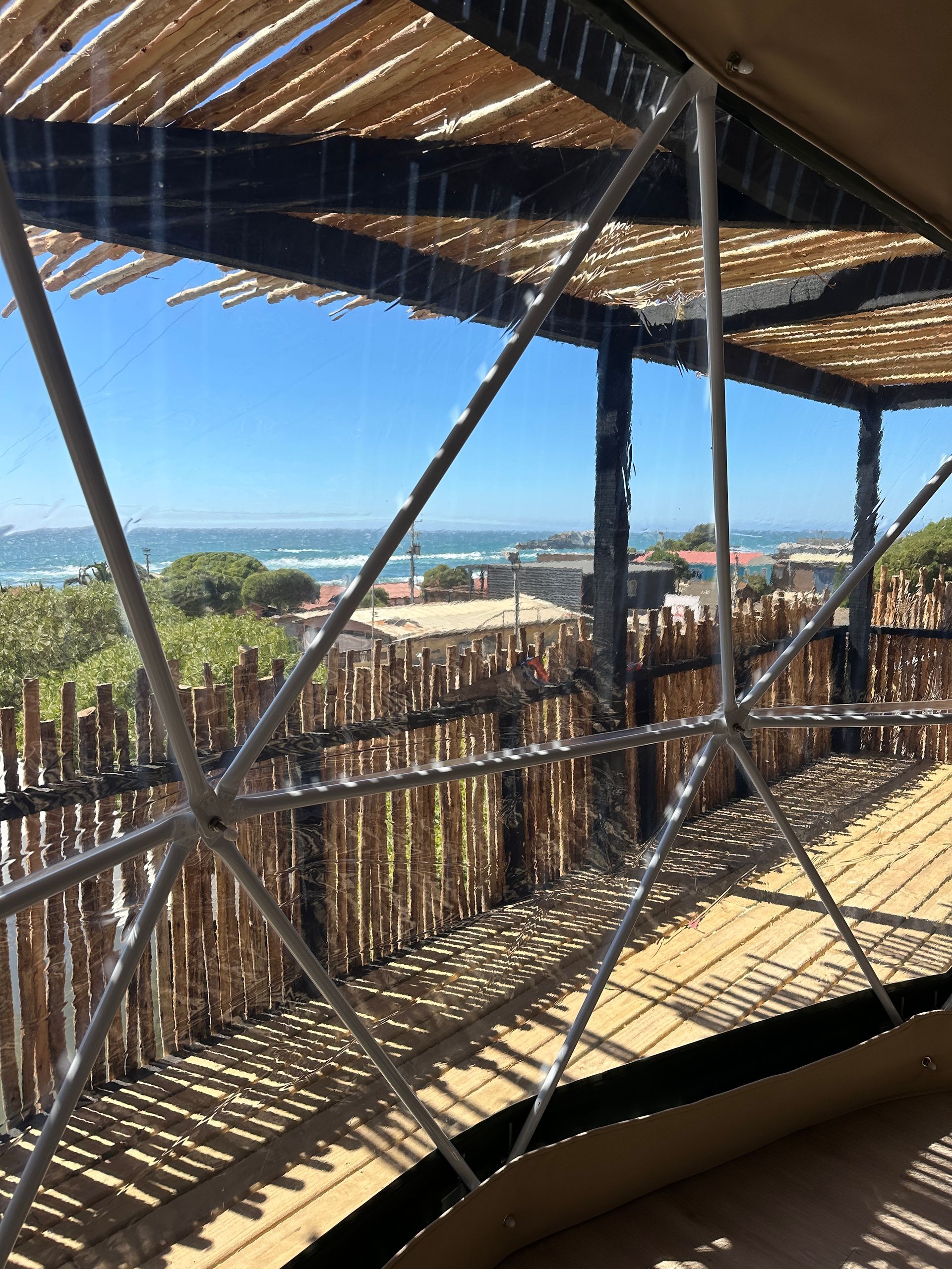 La vista desde el domo mirador a la playa