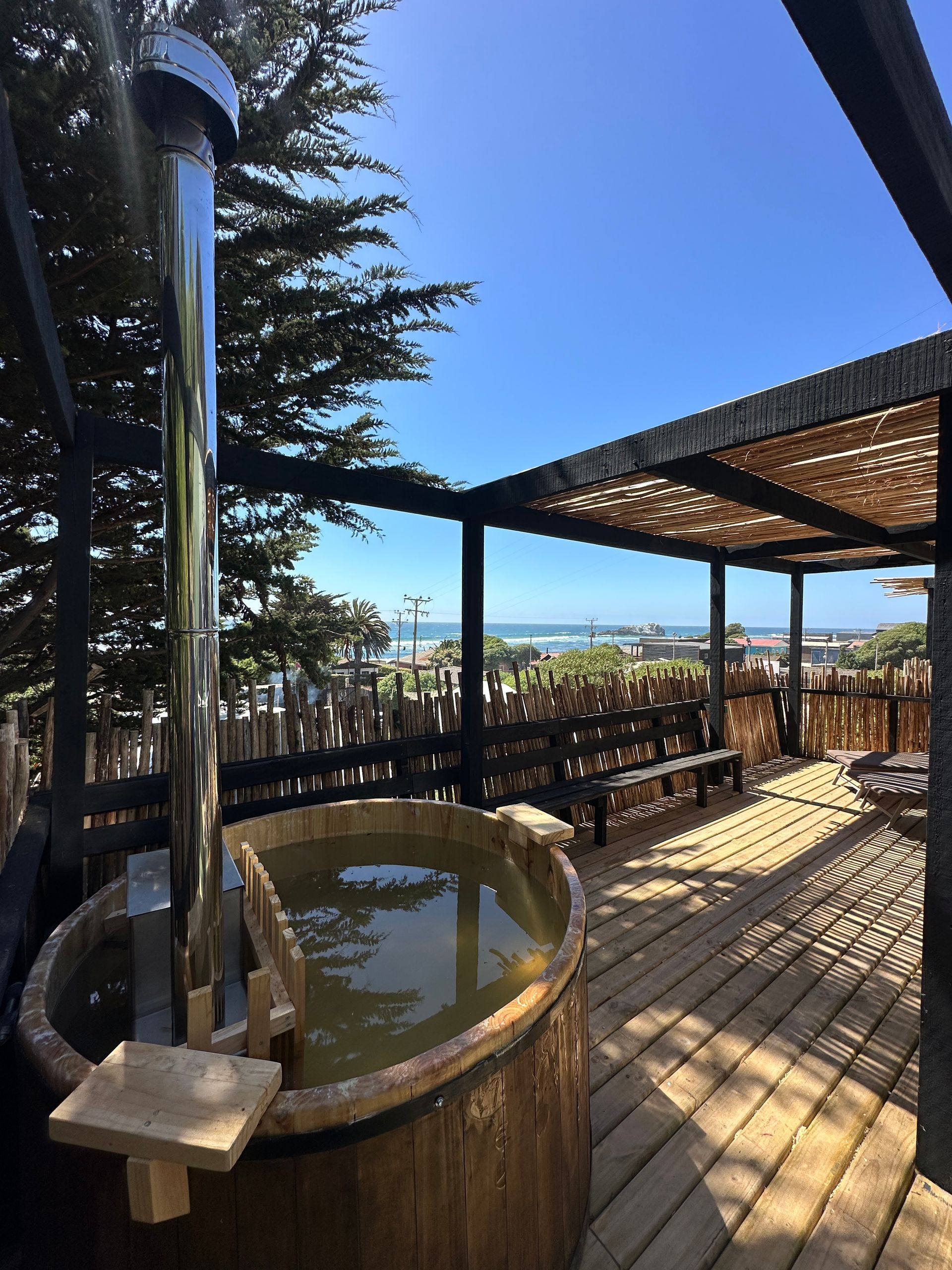 tinaja privada junto al domo de dia en glamping domos de matanzas y vistas al mar
