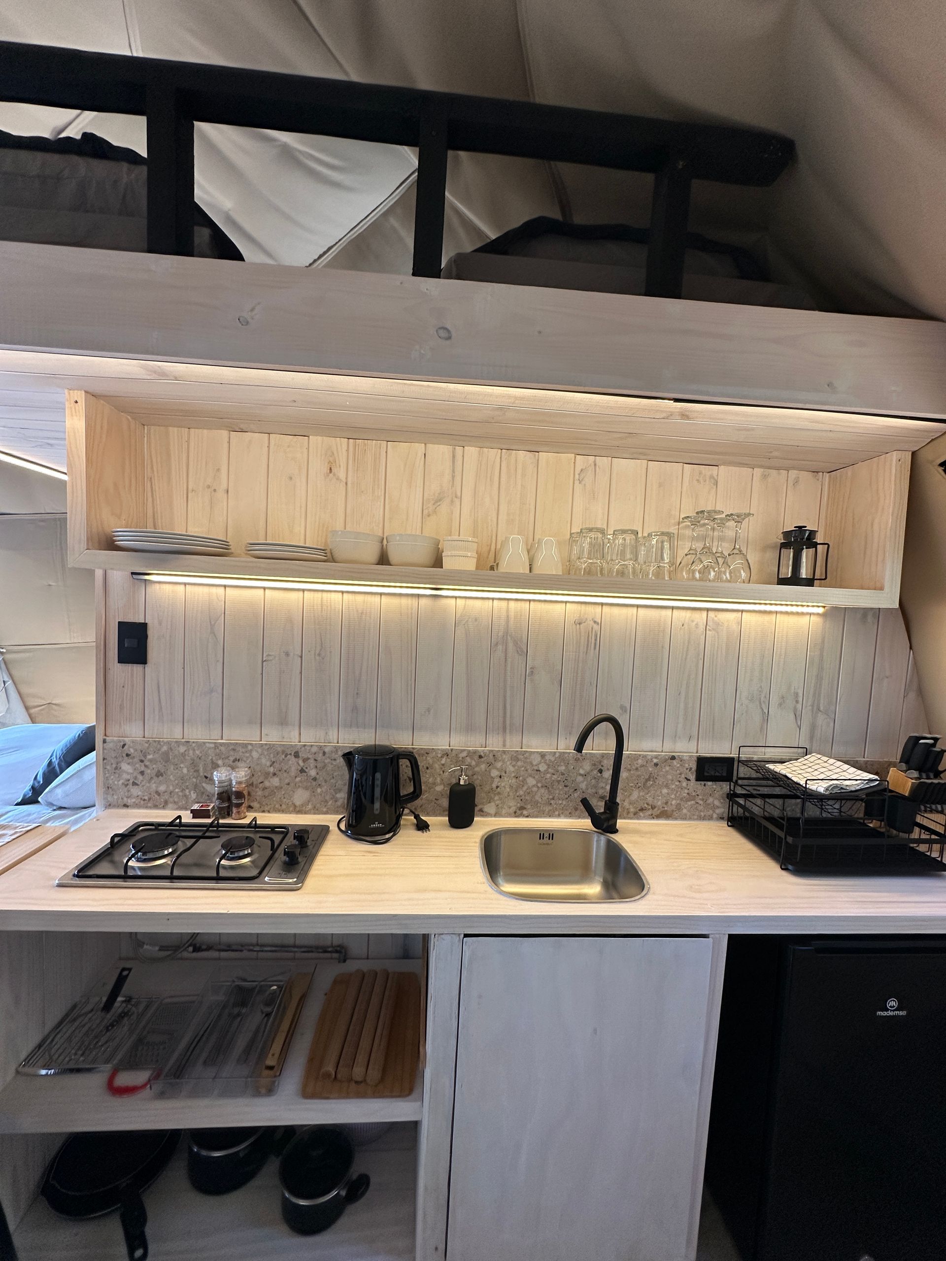 Cocina equipada glamping matanzas